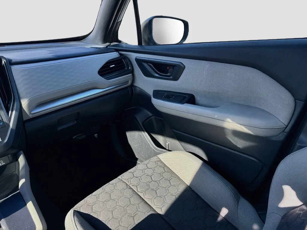 Used 2025 White Subaru Base image 27