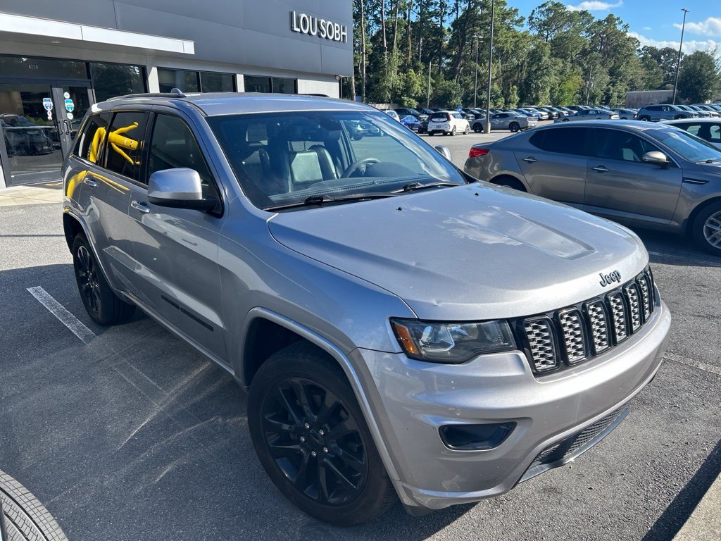 Used 2018 Silver Jeep Altitude image 3