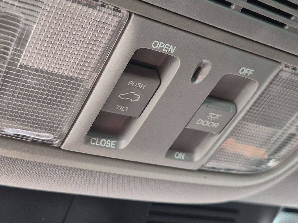 Used 2018 Silver Honda EX image 17