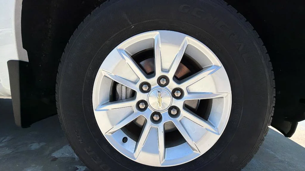 Used 2020 SUMMIT WHITE Chevrolet LT image 35