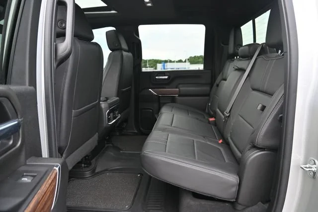 Used 2022 Silver Ice Metallic Chevrolet High Country image 19