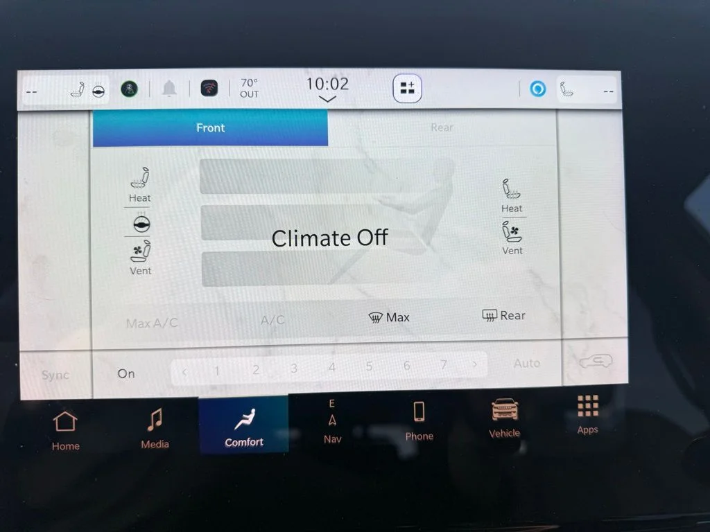 Used 2024 White Jeep Base image 19