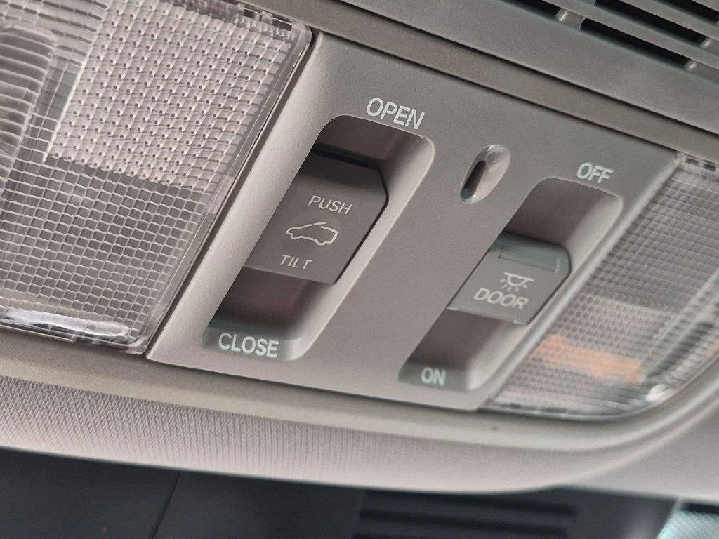 Used 2018  Honda EX image 17
