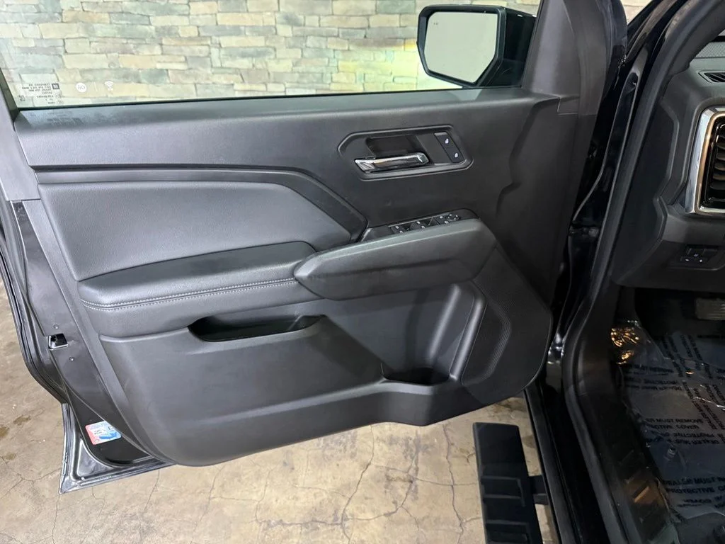 Used 2024 Onyx Black GMC Elevation image 12