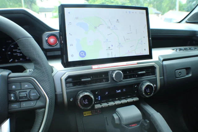 Used 2025  Toyota  image 11