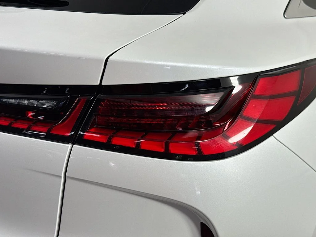 Certified Used 2024 White INFINITI LUXE image 37