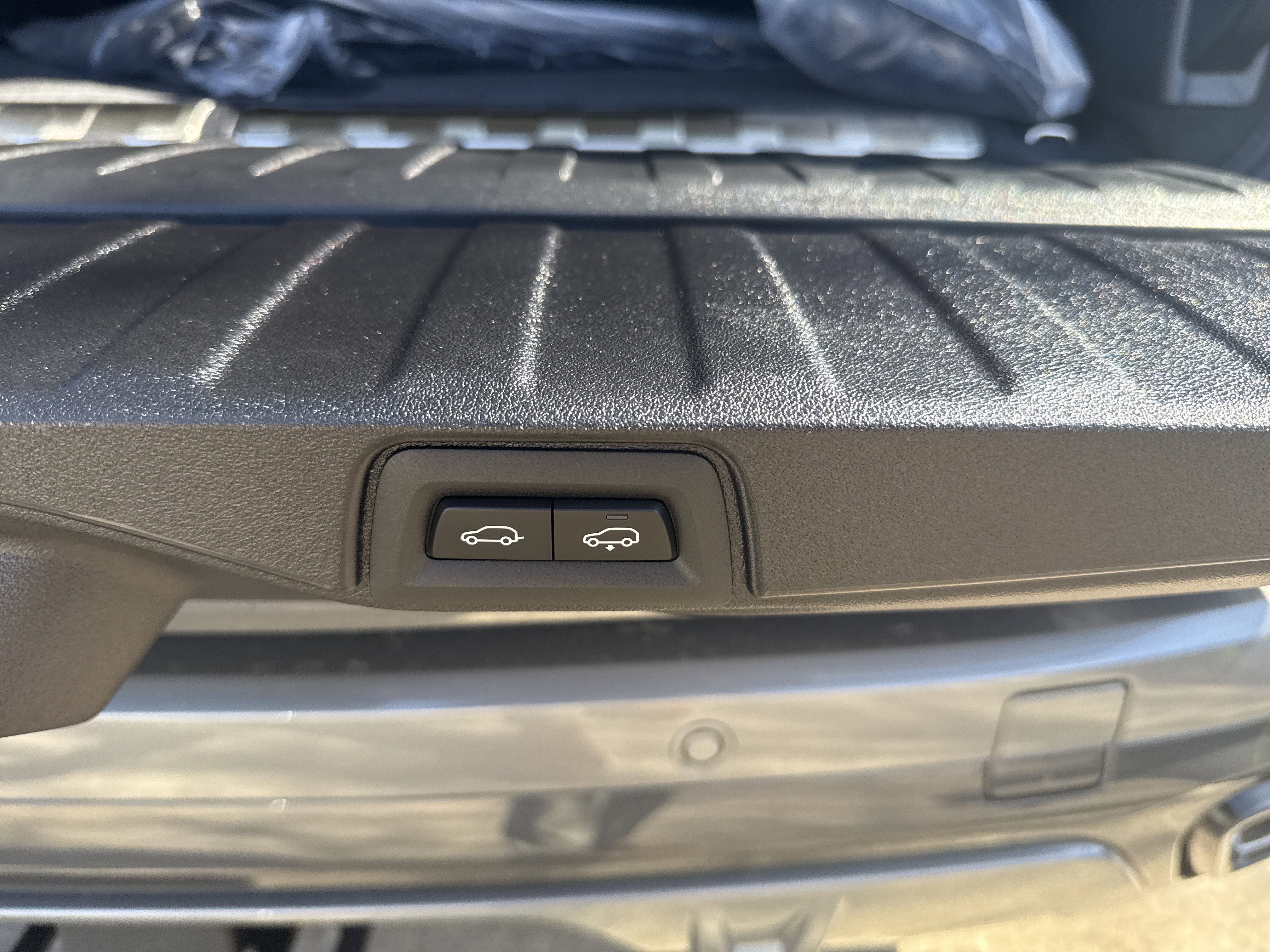 New 2026 0C4W Skyscraper Grey Metallic BMW xDrive50e image 26