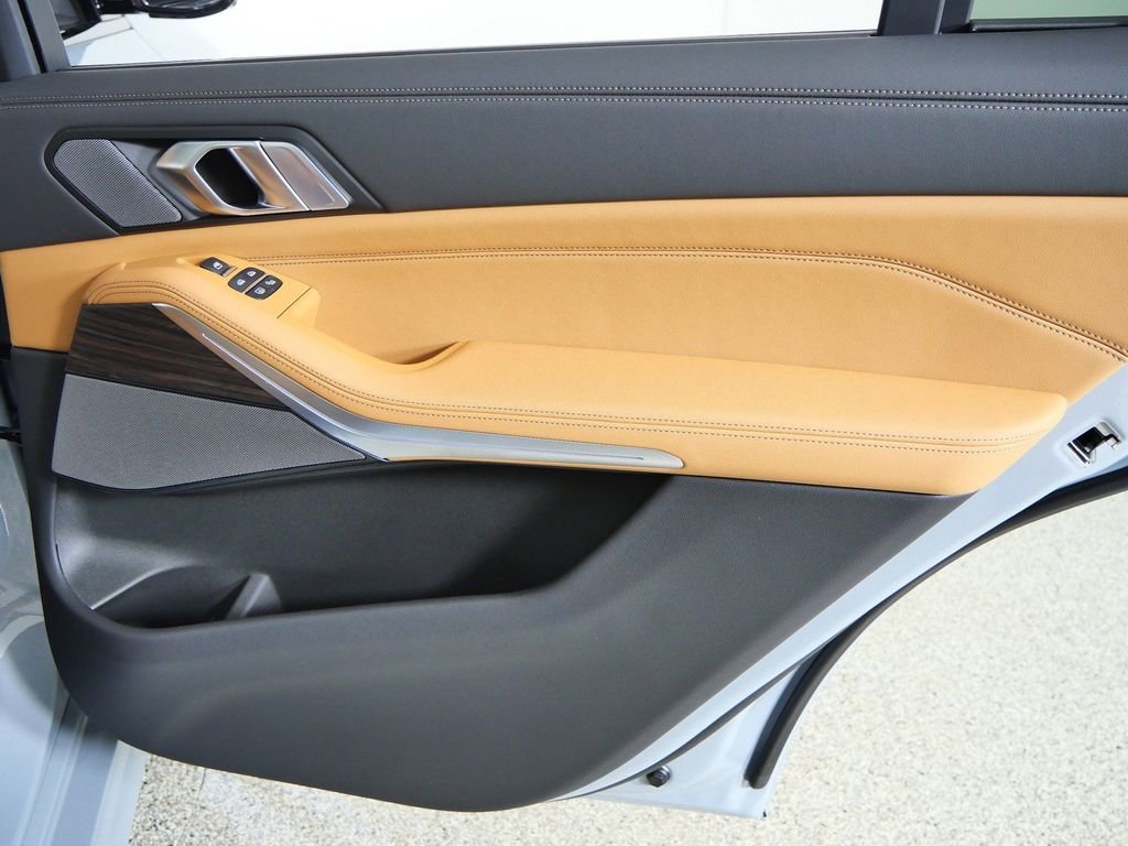New 2027 Brooklyn Grey Metallic BMW xDrive40i image 24