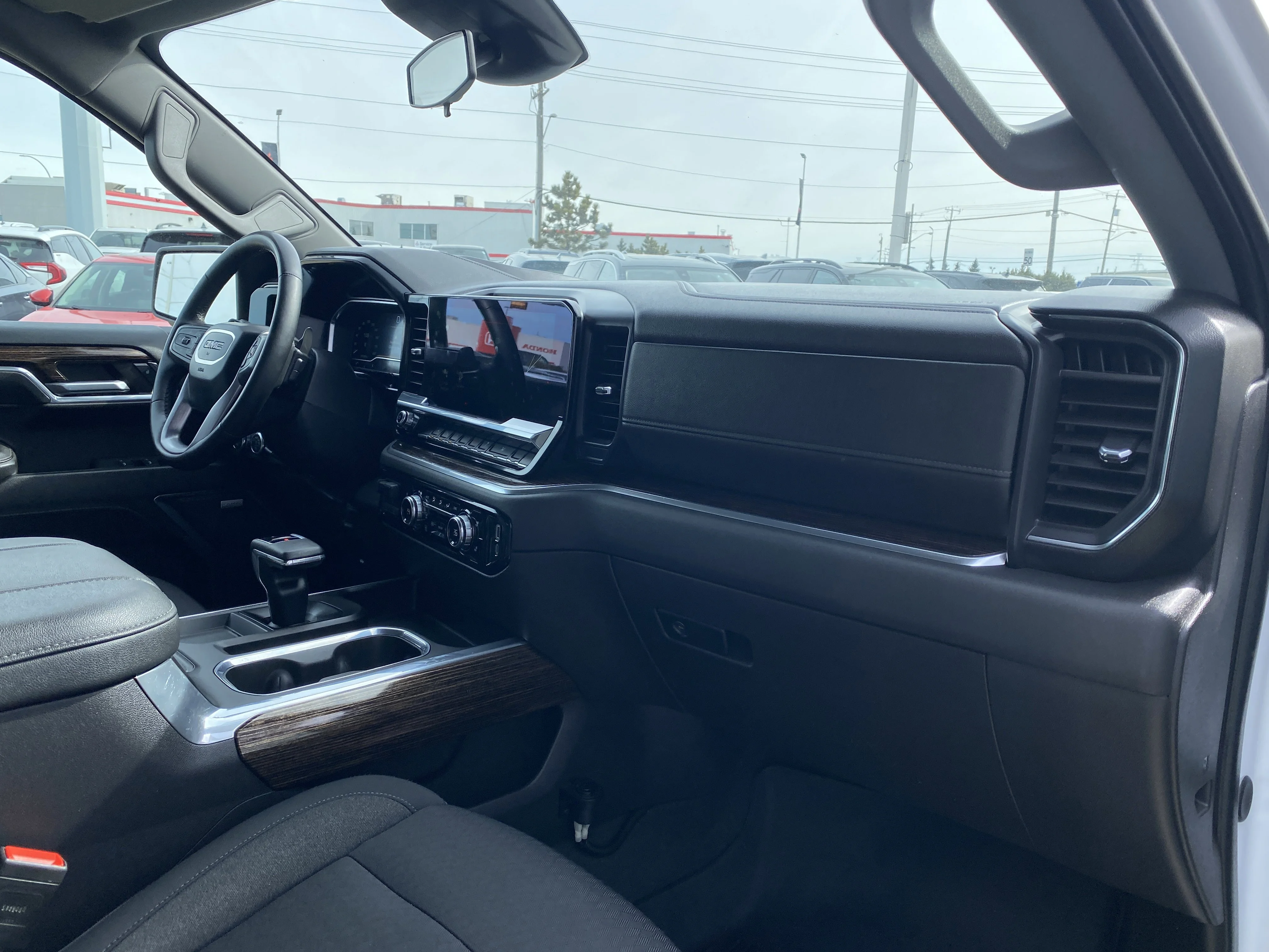 Certified Used 2024 White GMC Crew Cab Elevation * STANDARD BOX * BUCKETS * 360 CAMERA * image 20
