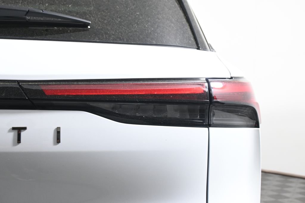New 2027 2T RAD WHT INFINITI Autograph AWD image 13