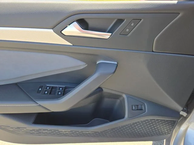 New 2026 Silver Volkswagen 1.5T SE image 9