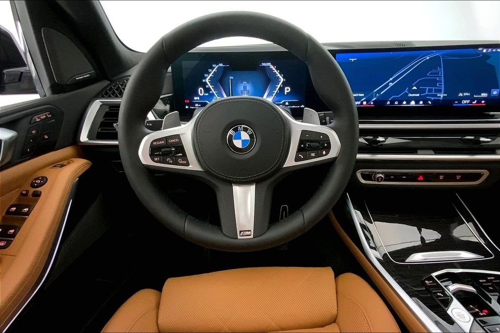 Used 2026 Manhattan Green Metallic BMW  image 4