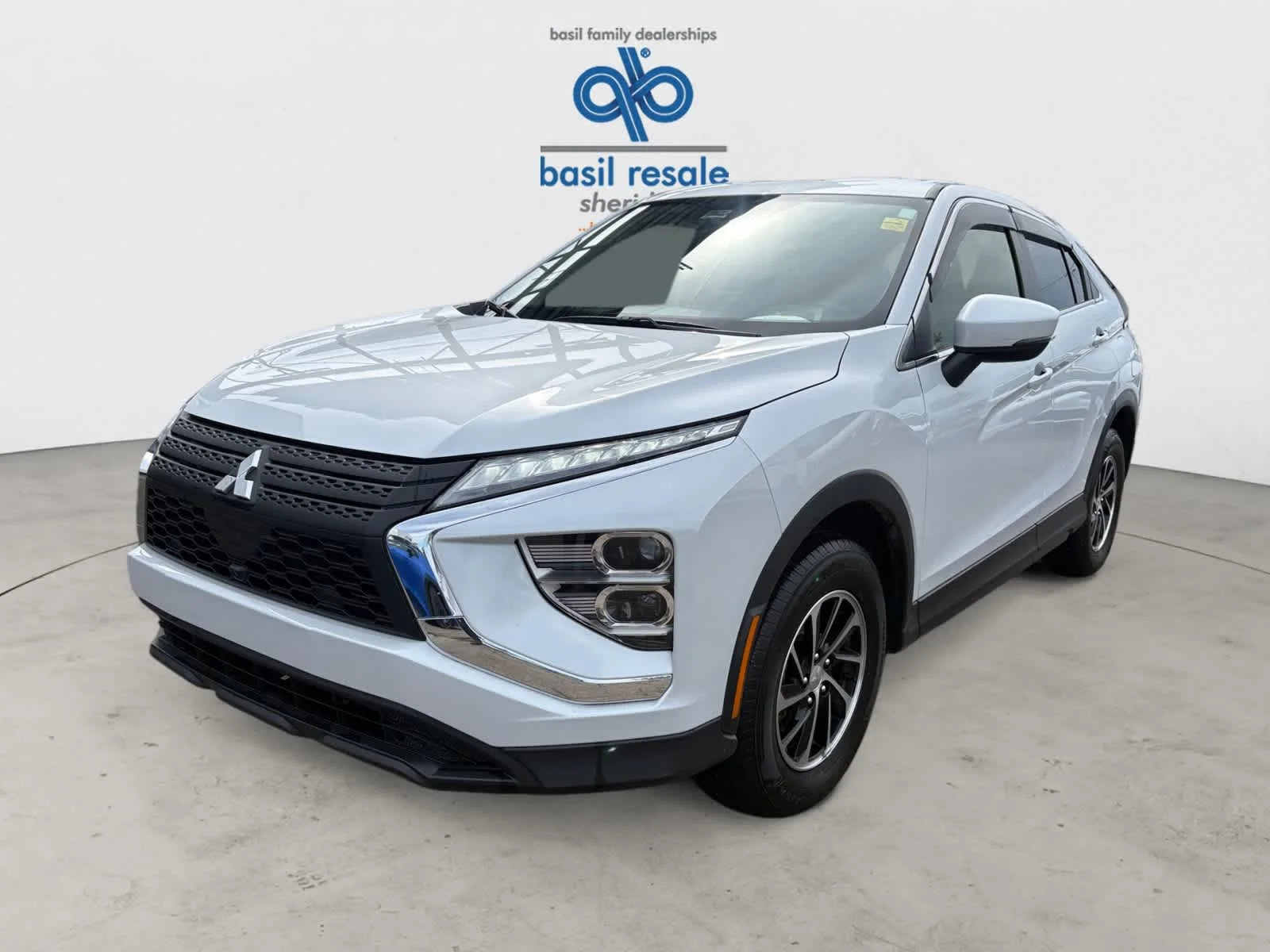Used 2025 White Diamond Mitsubishi ES image 2