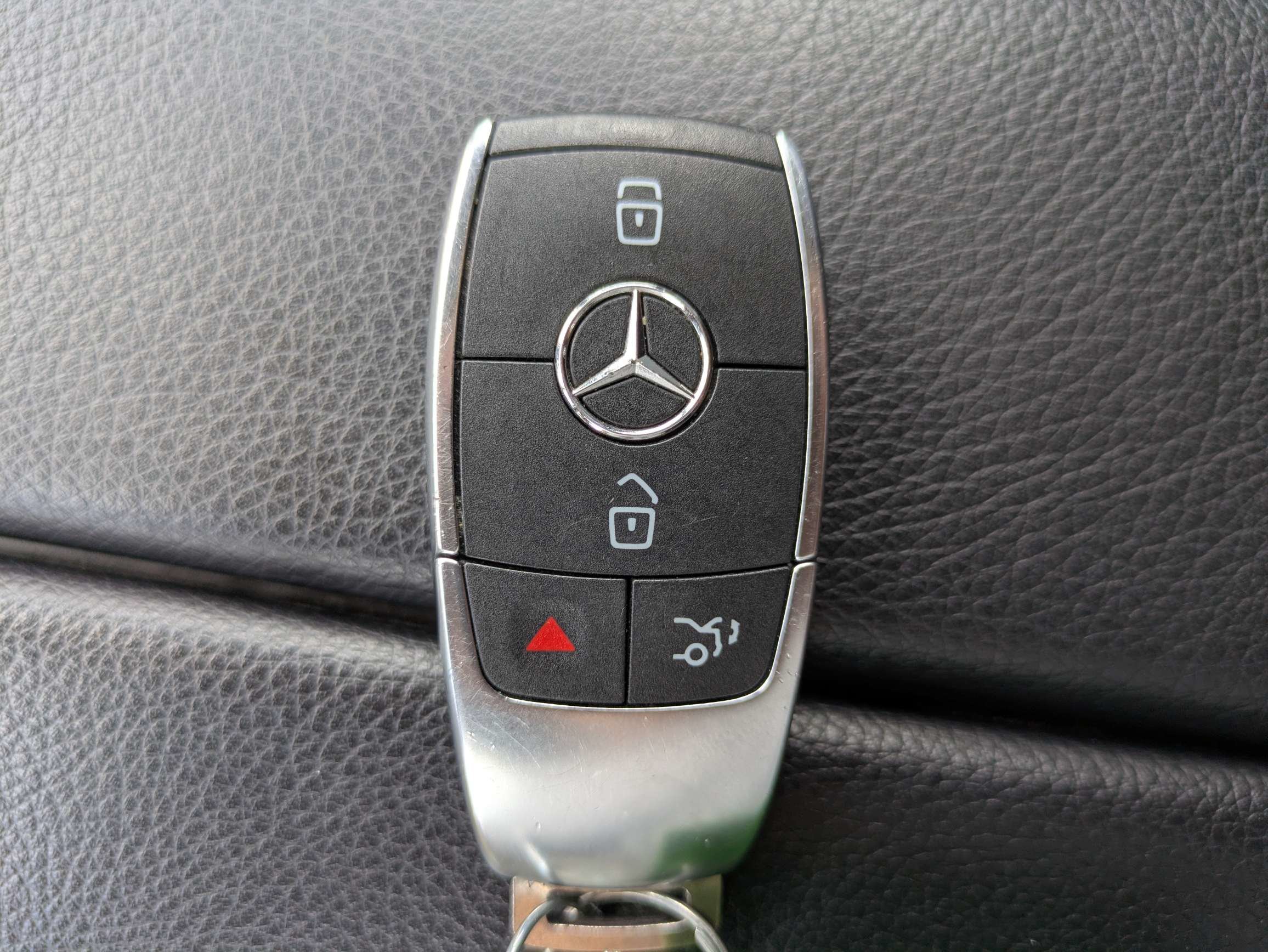 Used 2025 Obsidian Black Metallic Mercedes-Benz GLE 350 image 36
