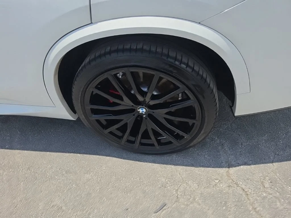 Used 2022 White BMW M50i image 14