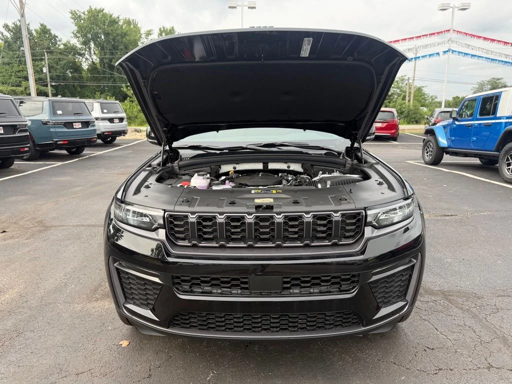 New 2026 Diamond Black Crystal Pearlcoat Jeep Limited image 54
