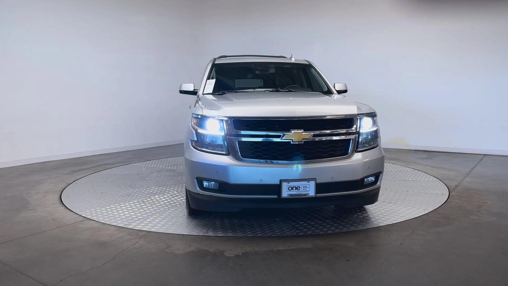 Used 2018 Silver Ice Metallic Chevrolet LT image 3