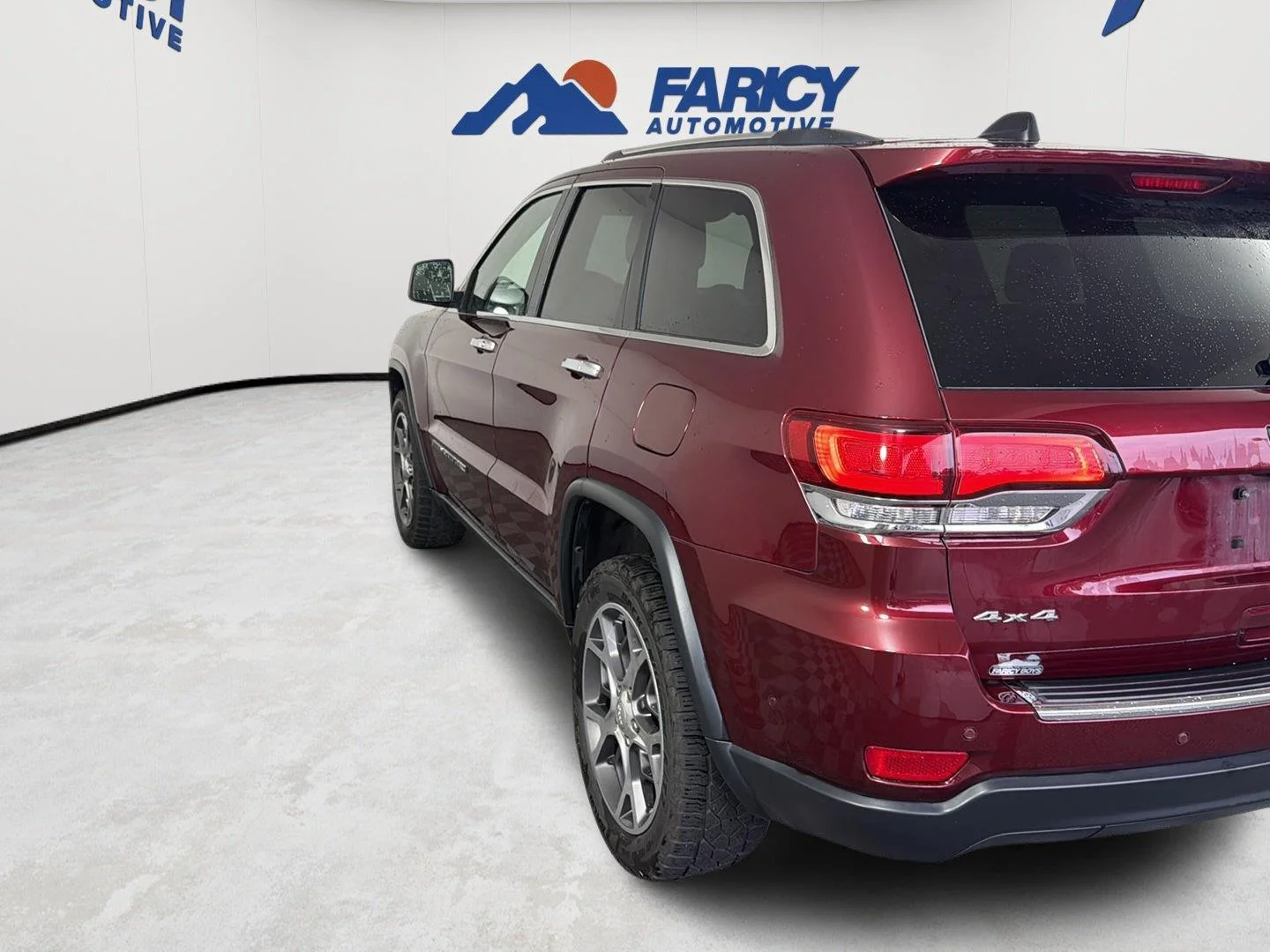 Used 2022 Velvet Red Pearlcoat Jeep Limited image 9