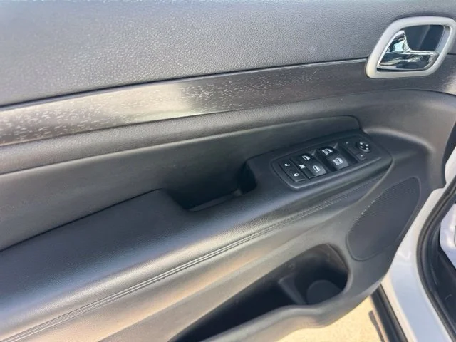 Used 2018 White Jeep Laredo E image 16