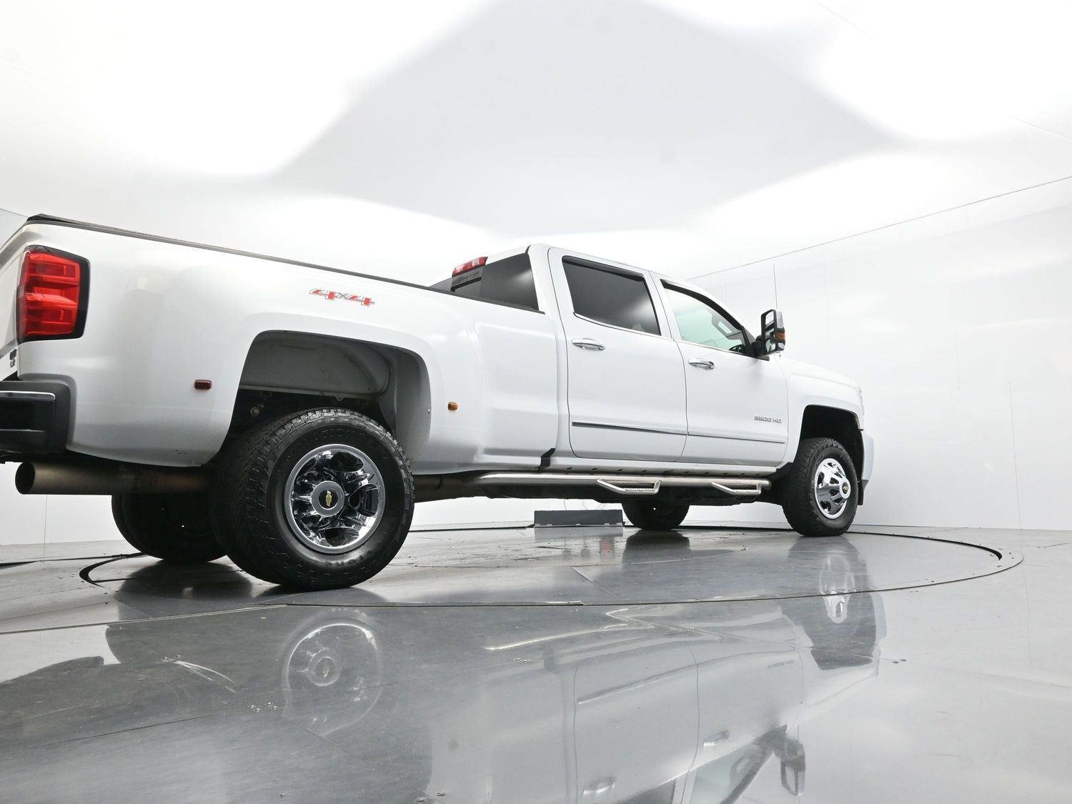 Used 2018 SUMMIT WHITE Chevrolet LTZ image 47