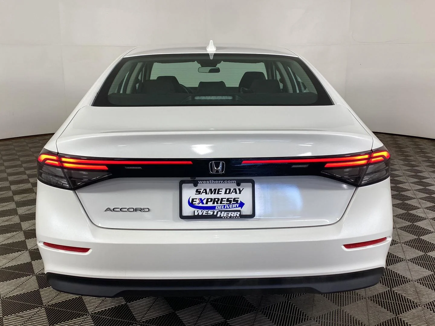 Used 2023 Platinum White Pearl Honda LX image 5