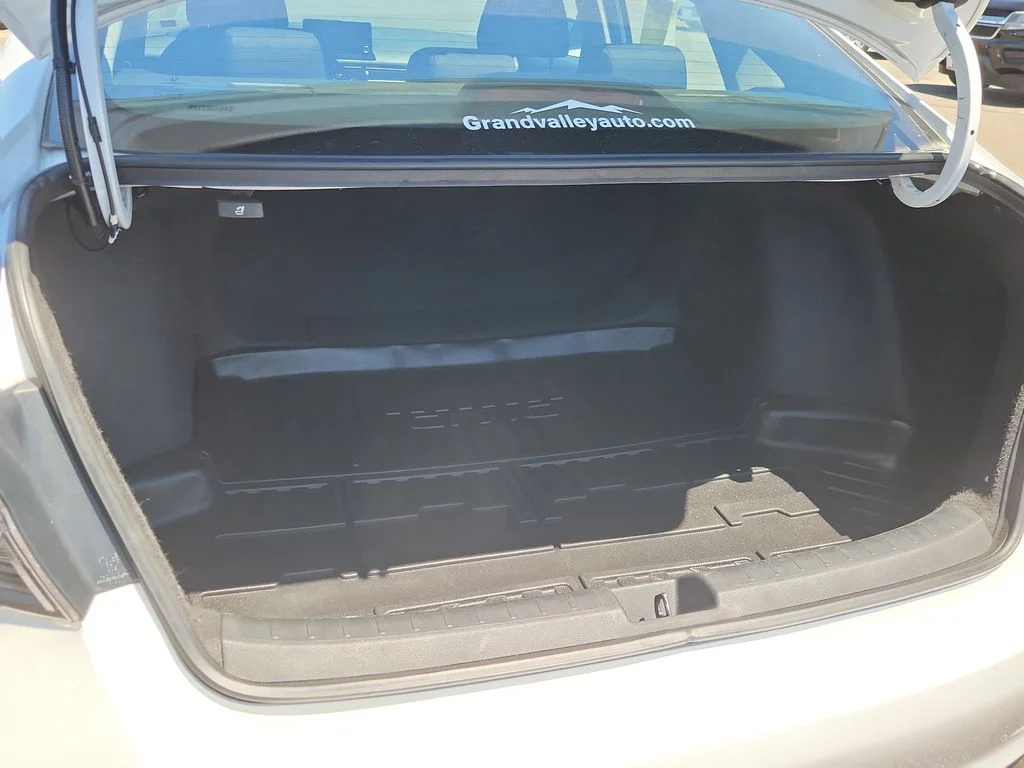 Used 2025 White Honda LX image 11