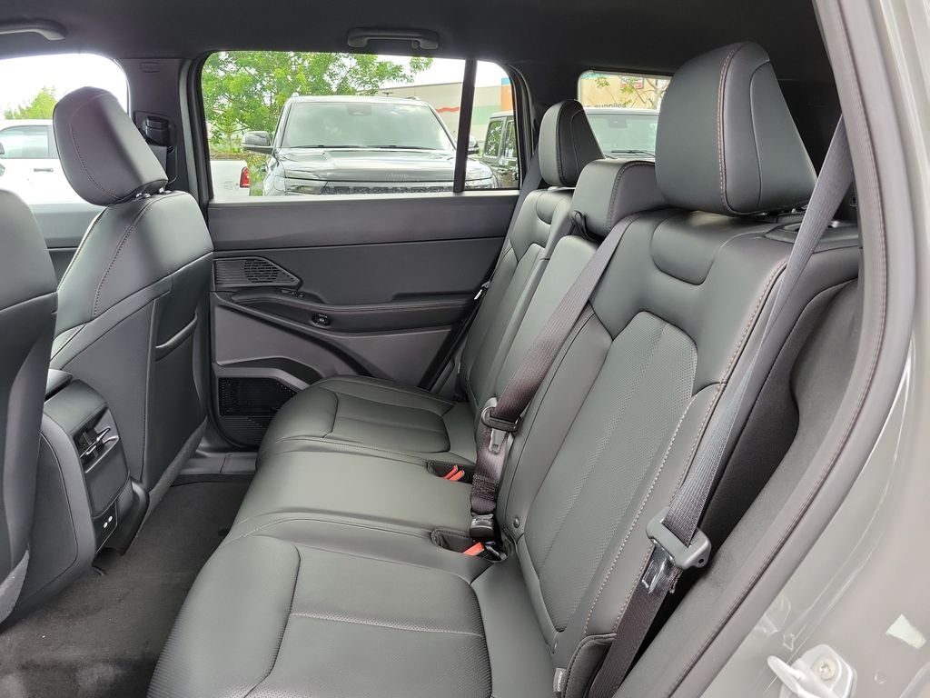 New 2026 Sting-Gray Clear-Coat Exterior Paint Jeep Limited image 18