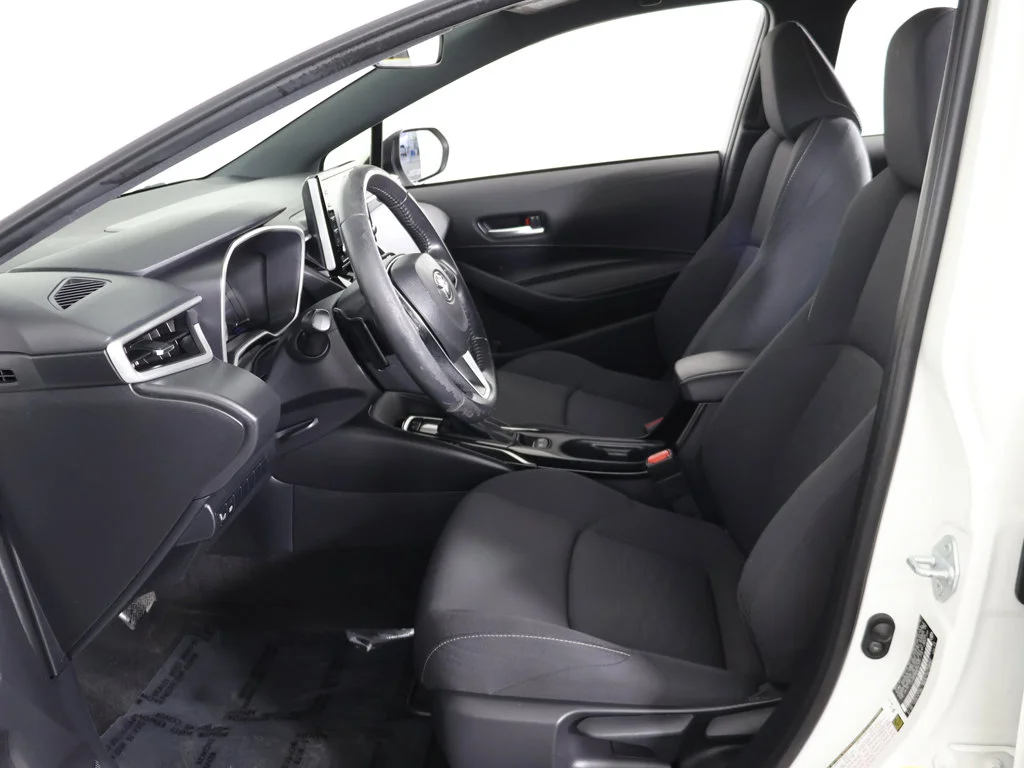 Used 2019 White Toyota SE image 25