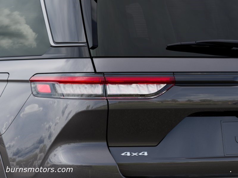 New 2026 Baltic Gray Metallic Clear-Coat Exterior Paint Jeep Limited Reserve BLACKOUT image 9