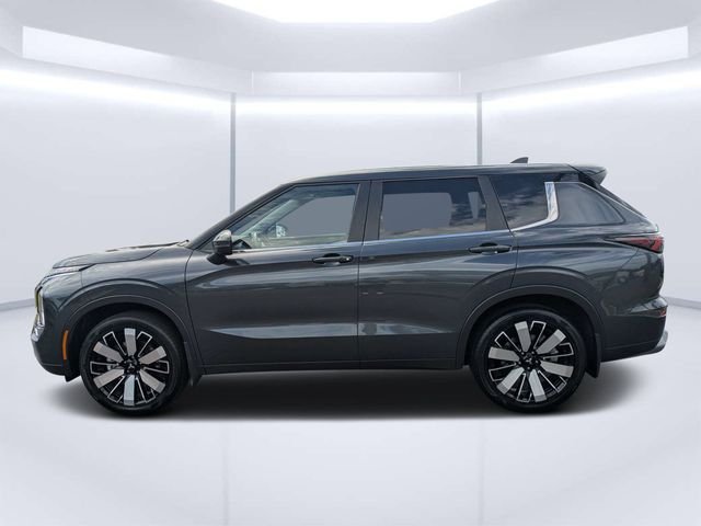 Used 2025  Mitsubishi SE image 6