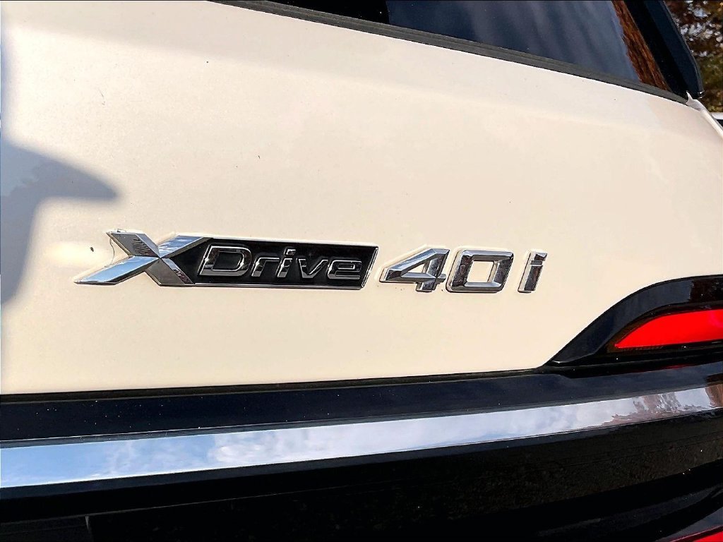 Used 2025 Alpine White BMW xDrive40i image 29