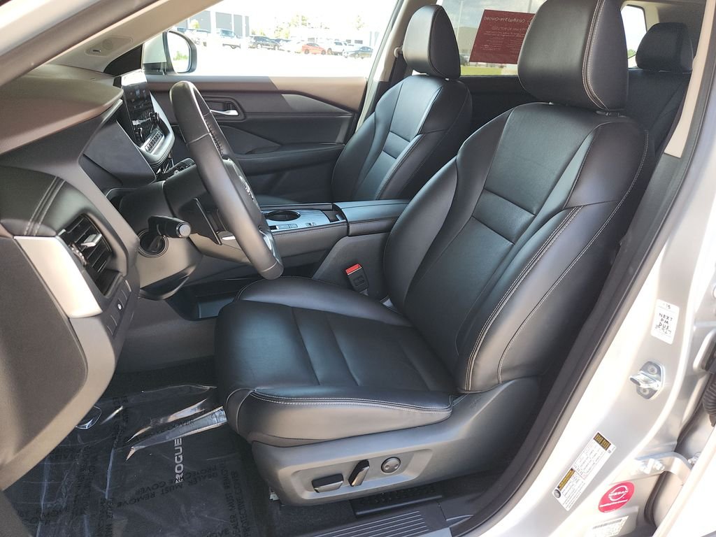 Certified Used 2022 Silver Nissan SL image 11