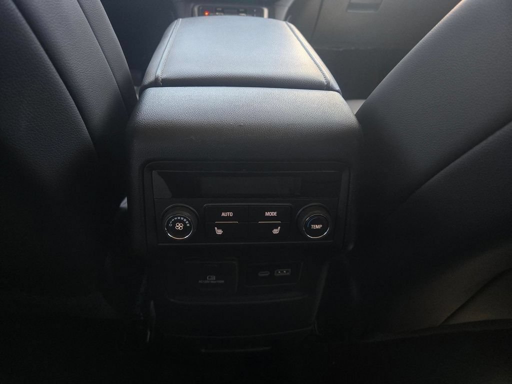 2023 GMC Acadia Denali - Photo 7