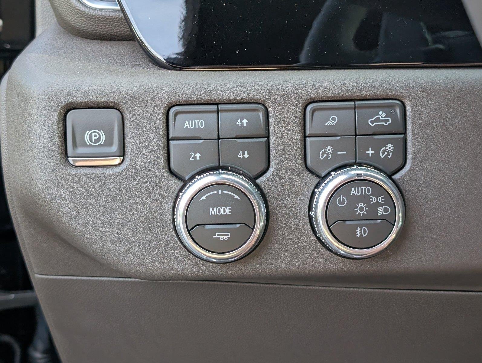 New 2026 Onyx Black GMC SLT image 30