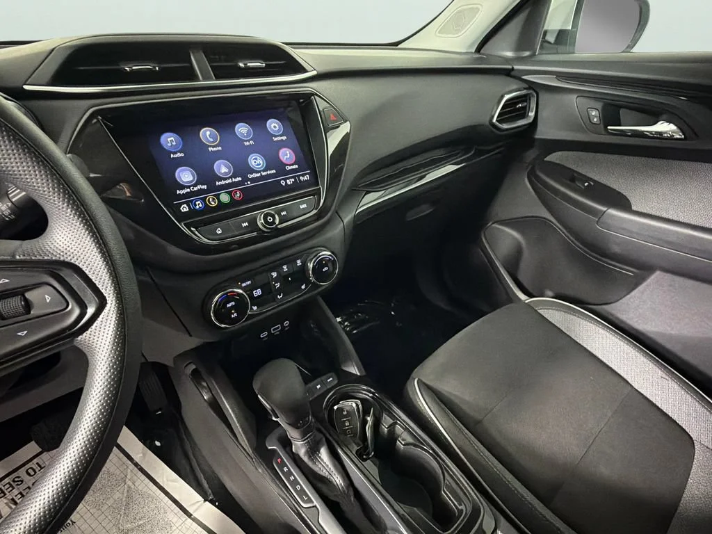 Used 2021 SUMMIT WHITE Chevrolet LT image 19