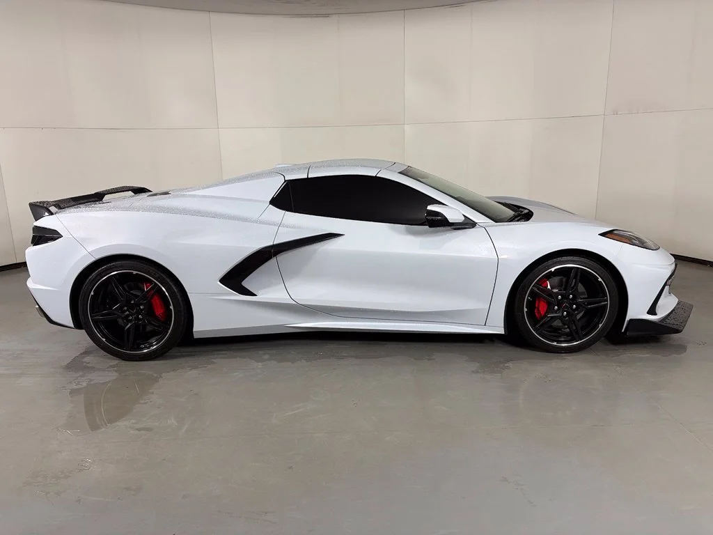 Used 2024 White Chevrolet Stingray image 18