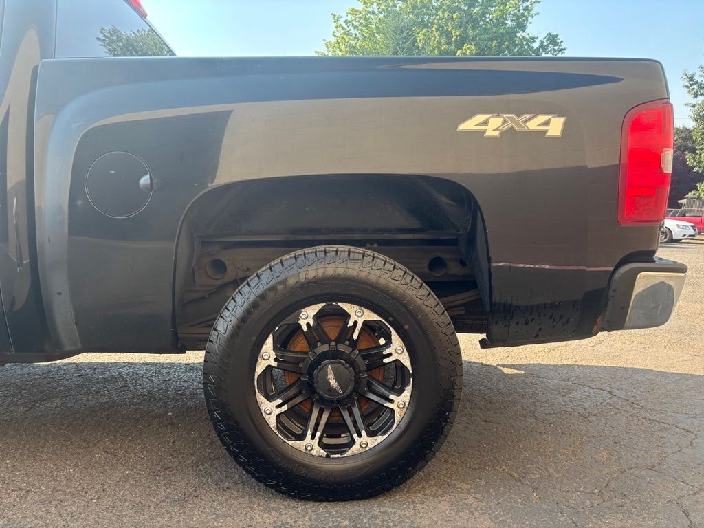 Used 2008 Black Chevrolet LT image 8
