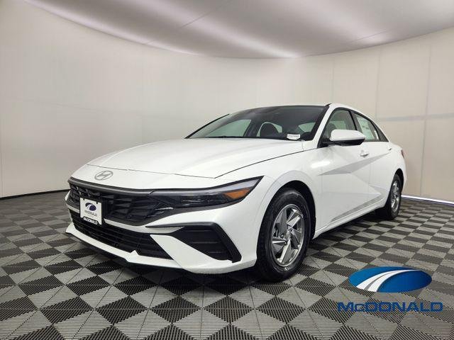 New 2026 White Hyundai SE image 1