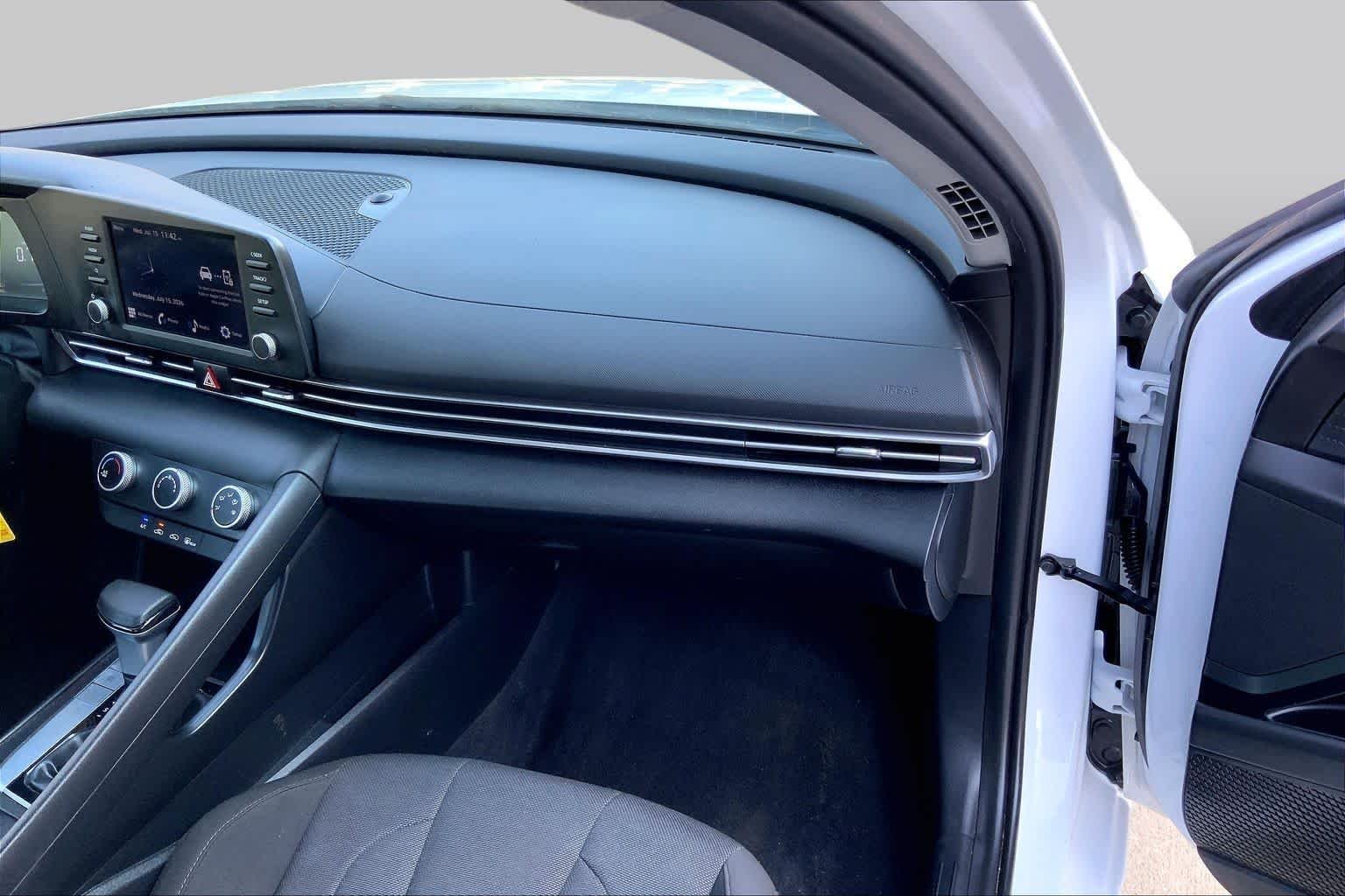 Used 2025 Serenity White Hyundai SE image 18