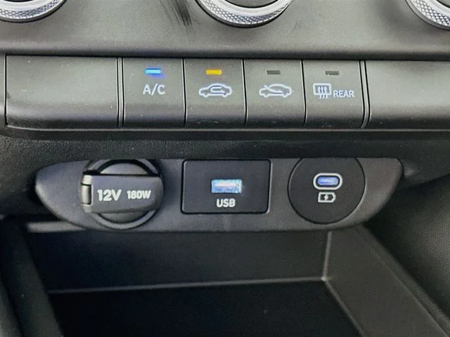New 2026 Hyundai ELANTRA SE