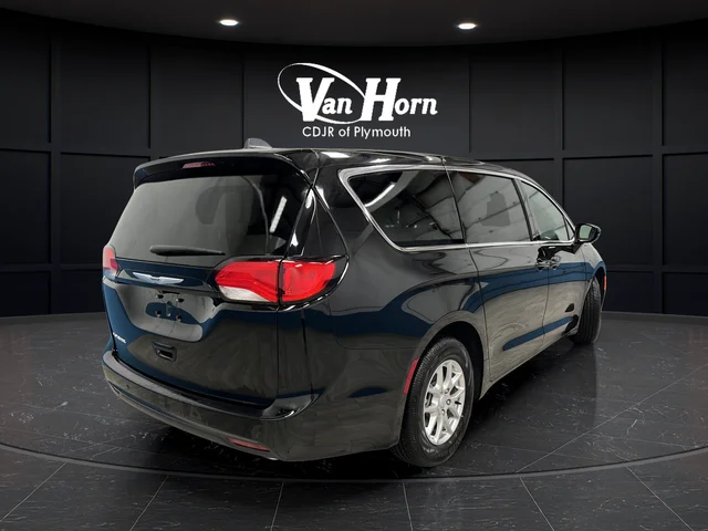 New 2026 Diamond Black Crystal Pearl-Coat Exterior Paint Chrysler LX image 6