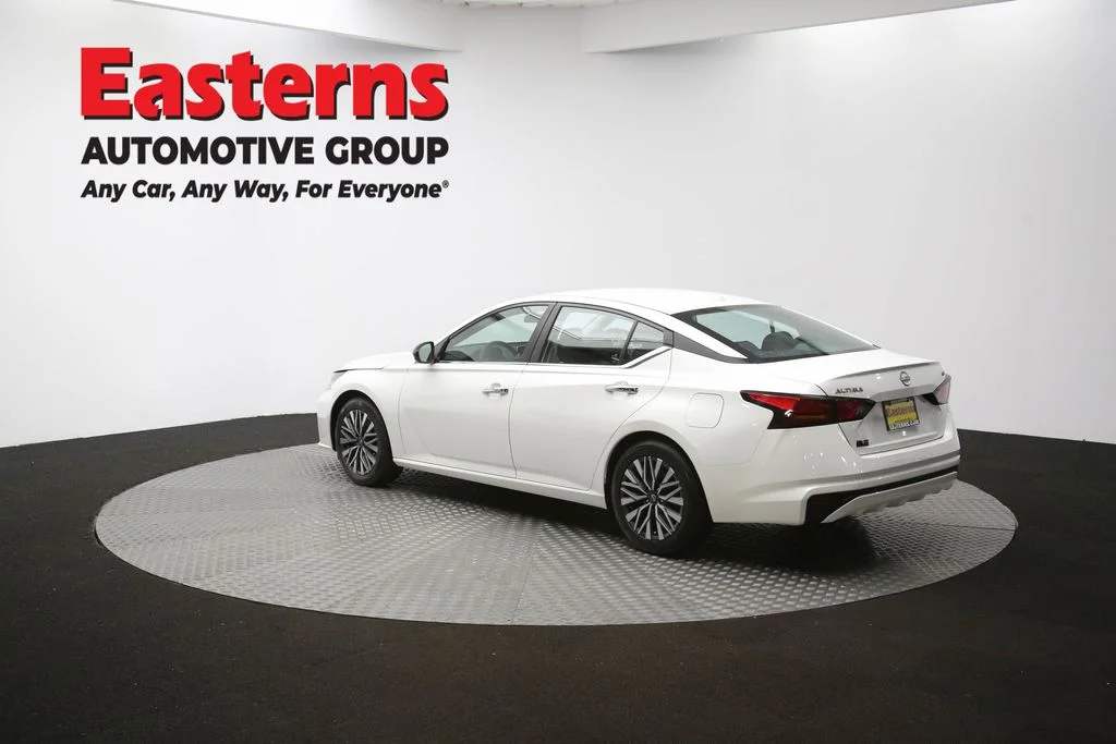 Used 2024 White Nissan 2.5 SV image 62