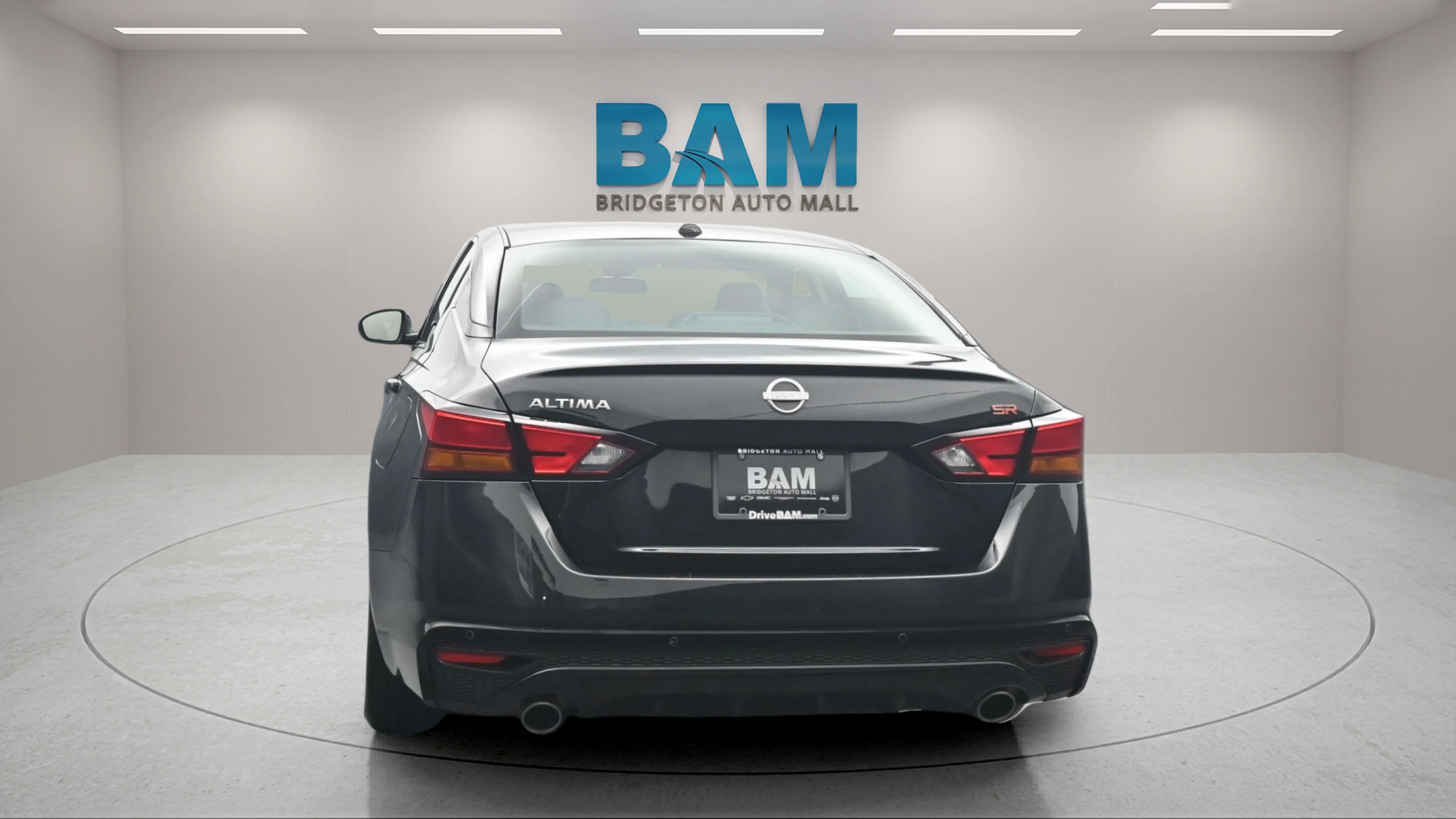 Used 2025 Super Black Nissan SR image 5