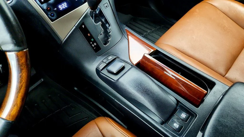 Used 2013 Starfire Pearl Lexus AWD 4dr w/ Navigation, Blind Spot Monitor & Heated/Cooled Seats image 17
