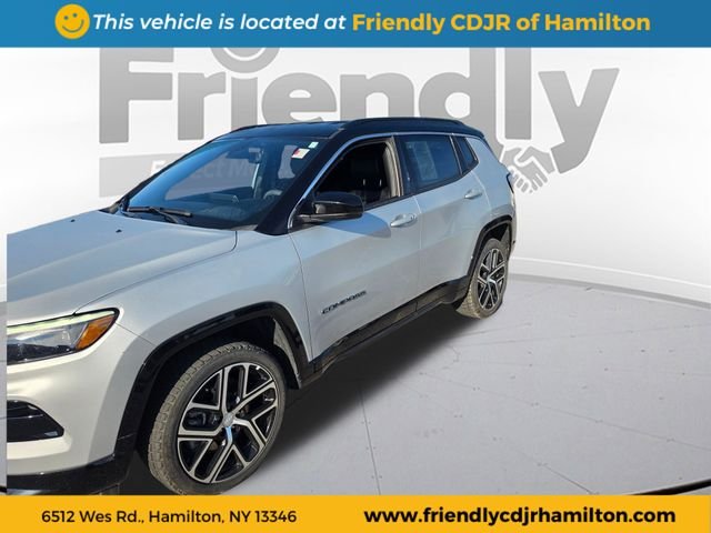 Used 2024 Silver Jeep Limited image 1