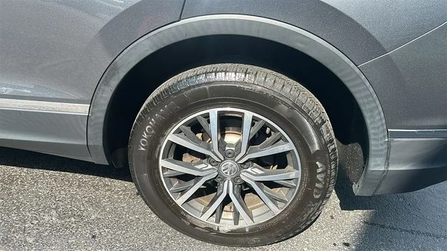 Used 2018 Gray Volkswagen 2.0T SE image 33
