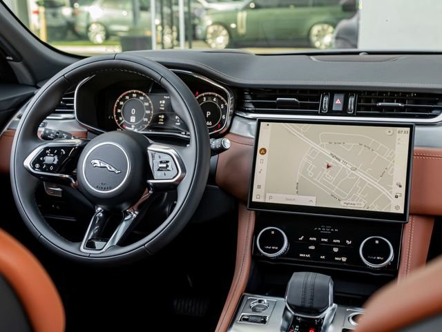 New 2026 Eiger Grey Jaguar P250 R-Dynamic S image 21