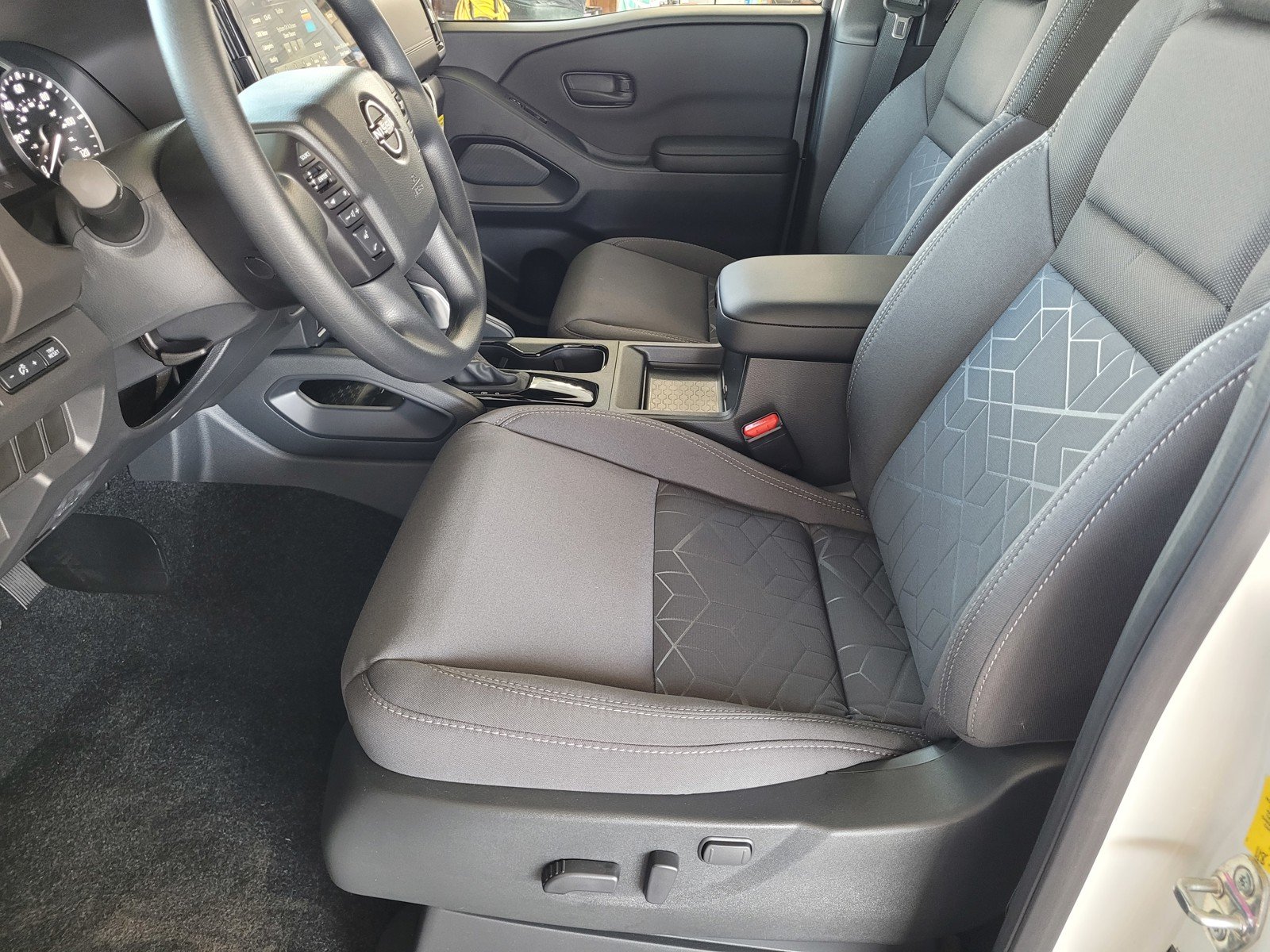 2026 Nissan Frontier SV - Photo 9