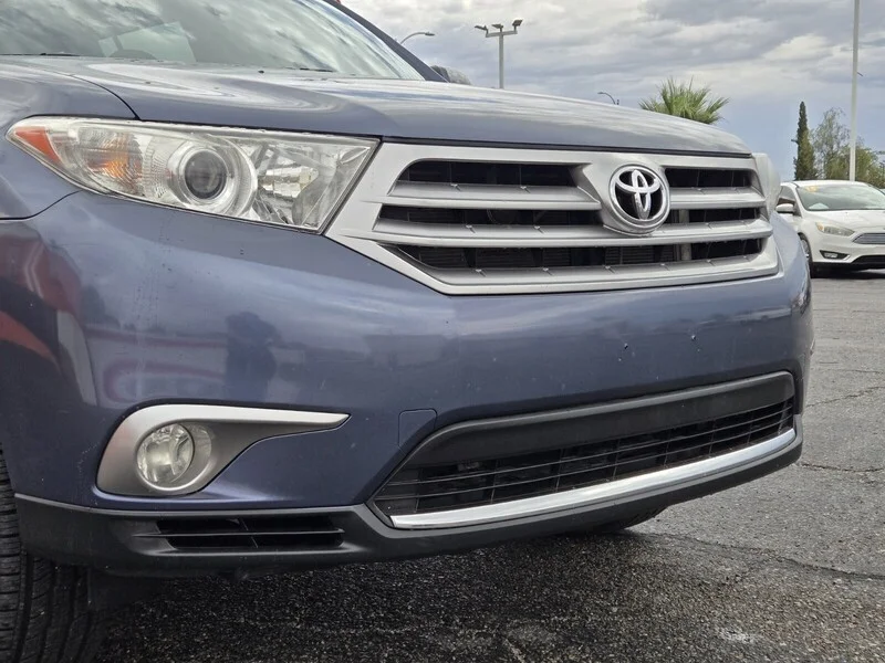 Used 2013 SHORELINE BLUE Toyota Plus image 5