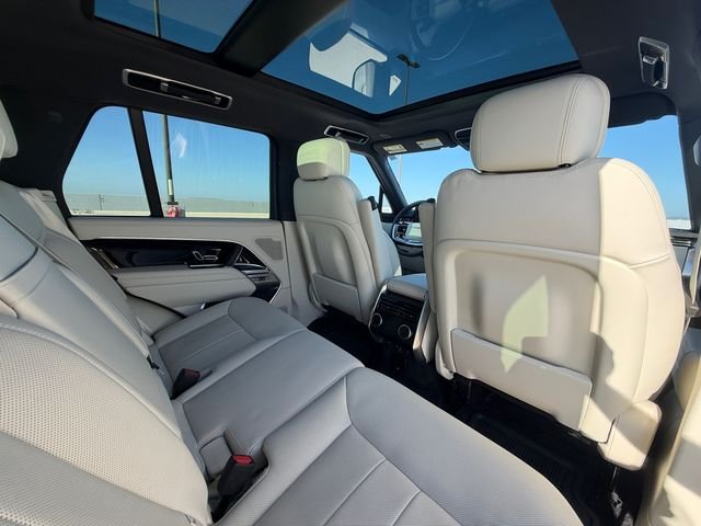Used 2025  Land Rover SE image 17